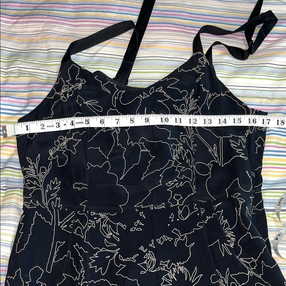 Rag & Bone 100% Silk Black Dress with White Accents Floral‎ Design 8 EUC